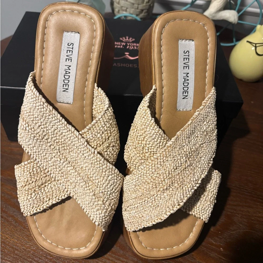 Steve Madden Women's Cream Sandals - Size 8 Worn NWOT
